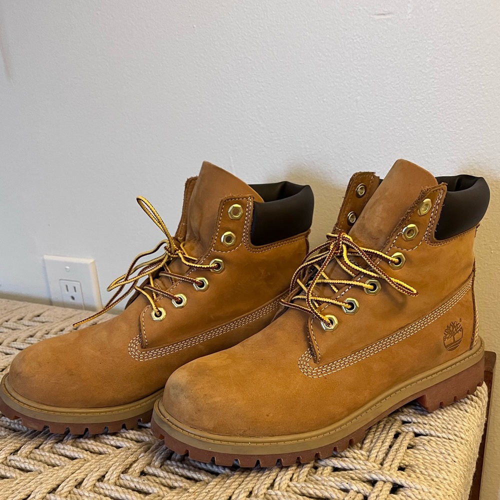 Timberland short boot - waterproof mens 5 woman’s  6
